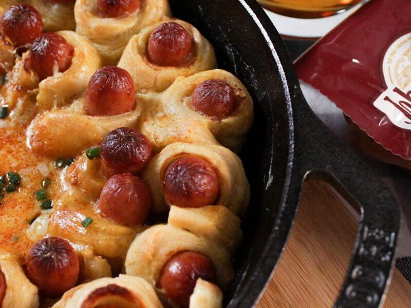 Little Smokies en Hojaldre con Dip de Queso y Cerveza
