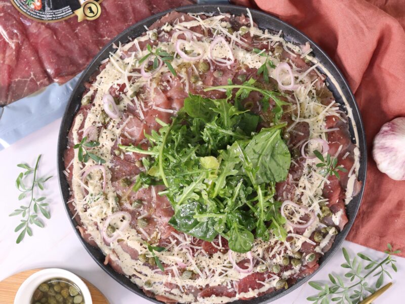 Carpaccio de Res Con Alioli, Parmesano y Alcaparras